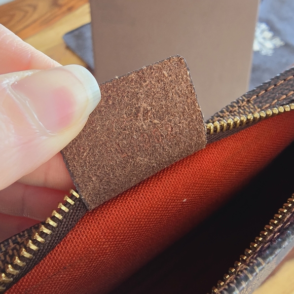 Authentic Louis Vuitton Navona damier ebene with original box. - Picture 12 of 15